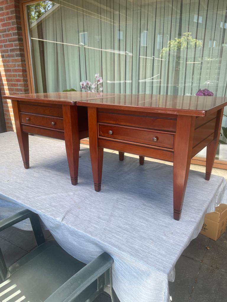 Vintage Set van 2 massief houten bijzettafels met lade, Huis en Inrichting, Tafels | Bijzettafels, Gebruikt, 55 tot 75 cm, Rechthoekig