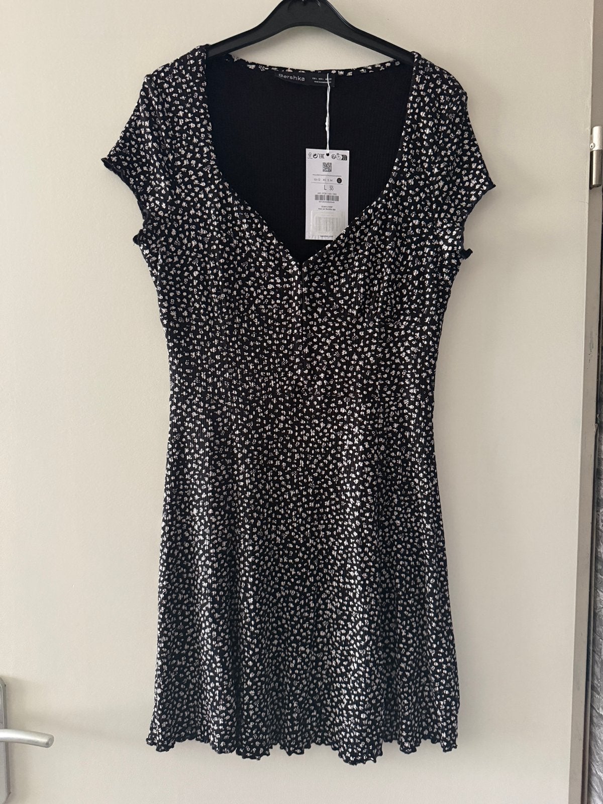 Bershka jurk nieuw L, Kleding | Dames, Ophalen of Verzenden, Nieuw, Boven de knie