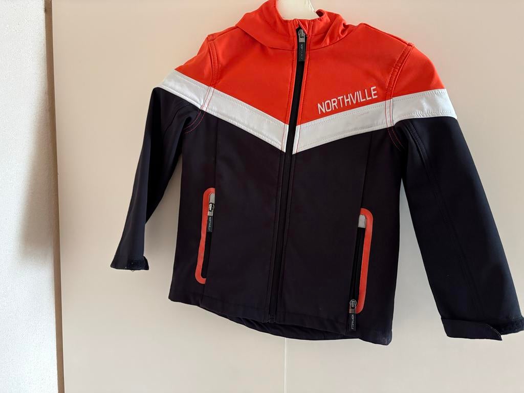 Northville Kinderjas Maat 122 - Oranje/Zwart Softshell, Kinderen en Baby's, Kinderkleding | Maat 122, Ophalen of Verzenden, Gebruikt