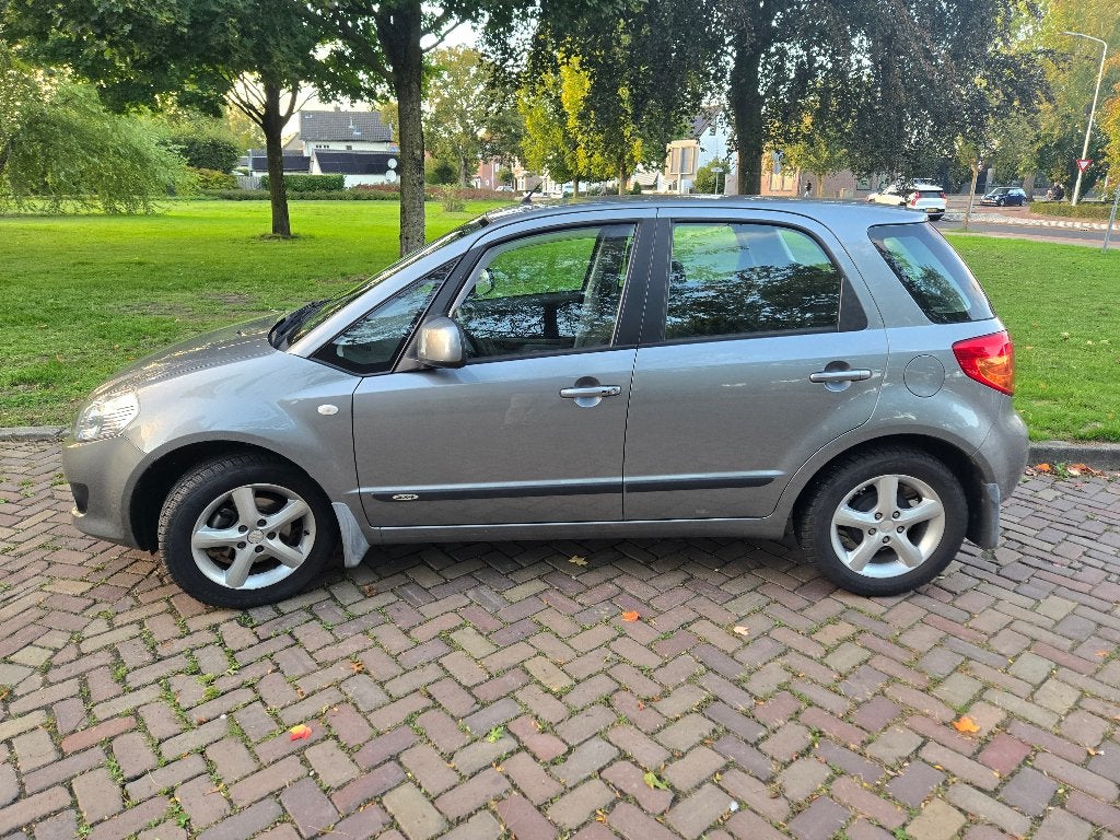 Suzuki SX4 Automaat | Slechts 26.033 km | Zeer nette staat, Auto's, Dealer onderhouden, Stof, Zwart, 4 cilinders