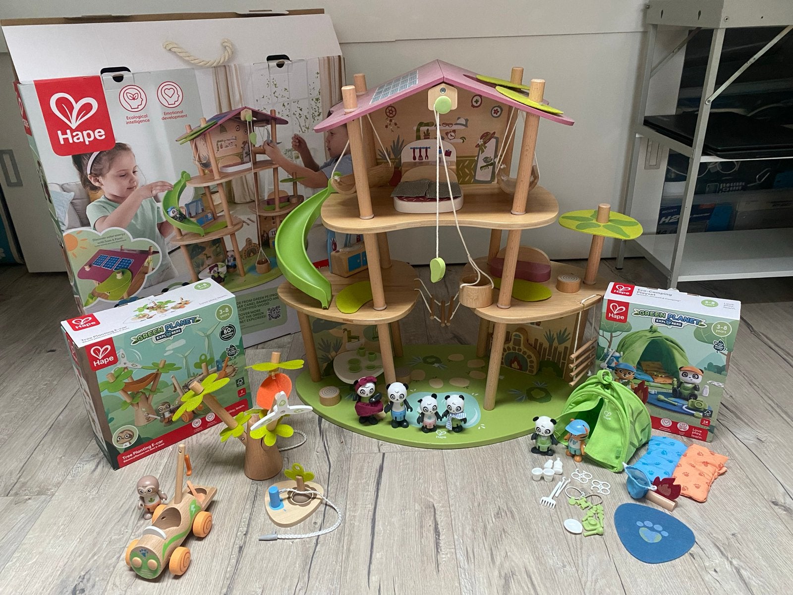 Hape Green Planet Boomhuis/Poppenhuis + extra, Ophalen of Verzenden, Zo goed als nieuw, Jongen of Meisje