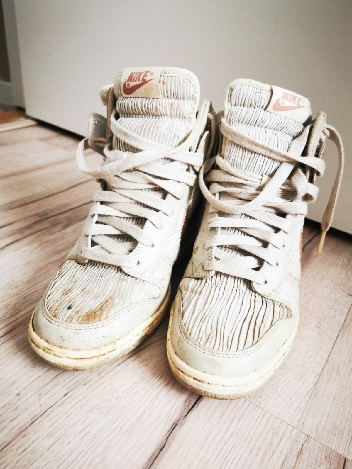 Nike dunk sky high, Beige, Nike, Ophalen of Verzenden, Sneakers of Gympen