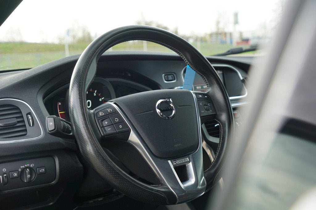 Volvo V40 1.5 T3 R-Design - Onyx Black - Full Led/Alcantara/, Auto's, Volvo, Euro 6, 4 cilinders, 700 kg, Zwart