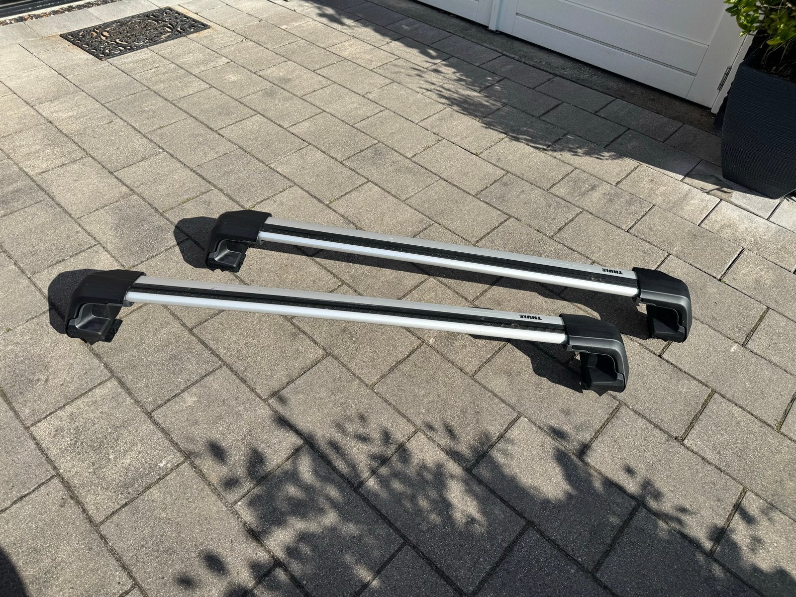 Thule dakdragers (universele bars en edge clamps 720500), Auto diversen, Dakdragers, Ophalen, Zo goed als nieuw