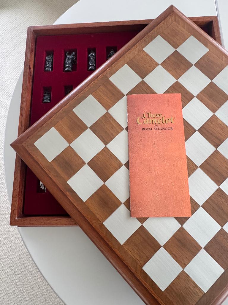 Chess Camelot Royal Selangor schaakspel, Een of twee spelers, Ophalen of Verzenden, Nieuw