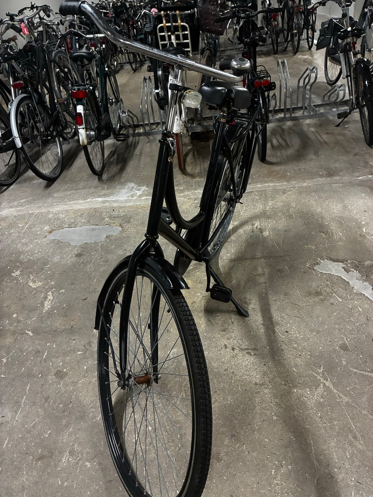 Zwarte damesfiets in goede staat, achterband lek, Ophalen of Verzenden, Gebruikt, Overige merken