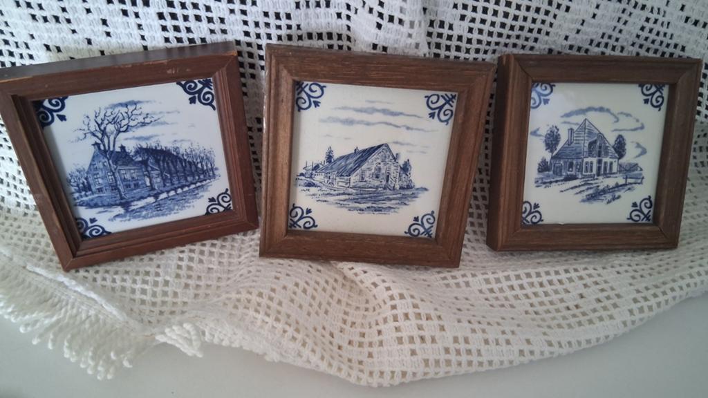 Set van 3 Delfts blauwe tegeltjes in houten lijstje, Ophalen of Verzenden