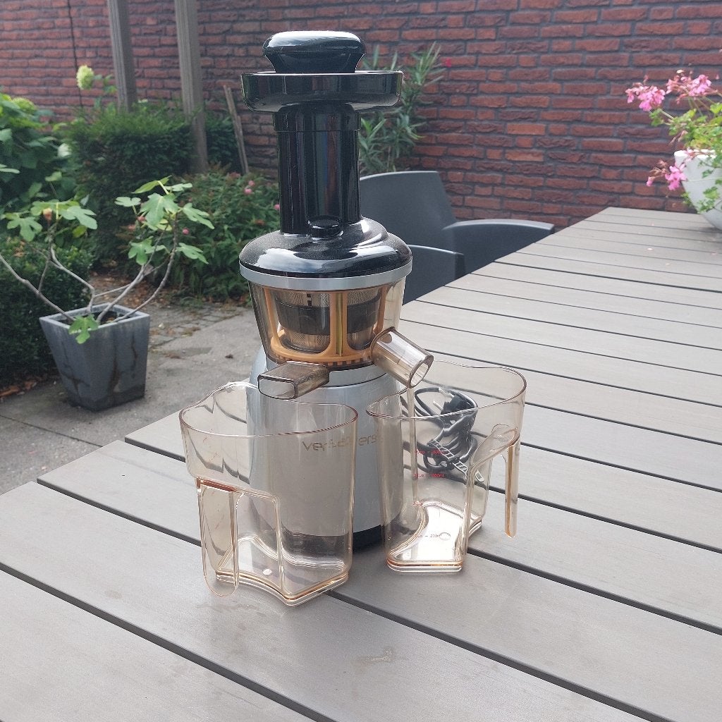 Versapers Slowjuicer met receptenboek en gebruiksaanwijzing, Ophalen, Zo goed als nieuw, Elektrisch, Slowjuicer