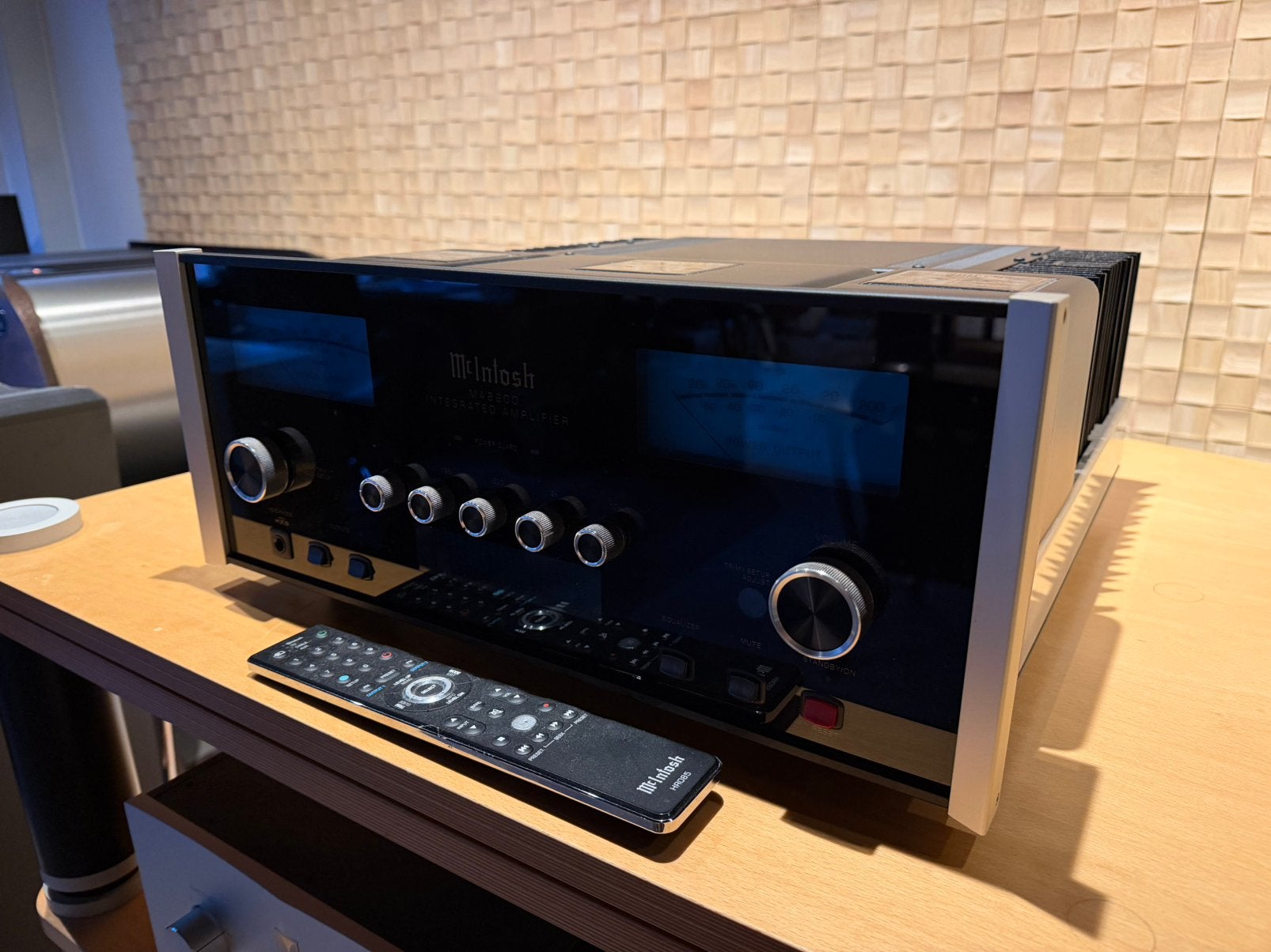 Mcintosh MA8900 - als nieuw - compleet, Amp 1, Info@mcintoshlabs.com, Zo goed als nieuw, Mcintosh