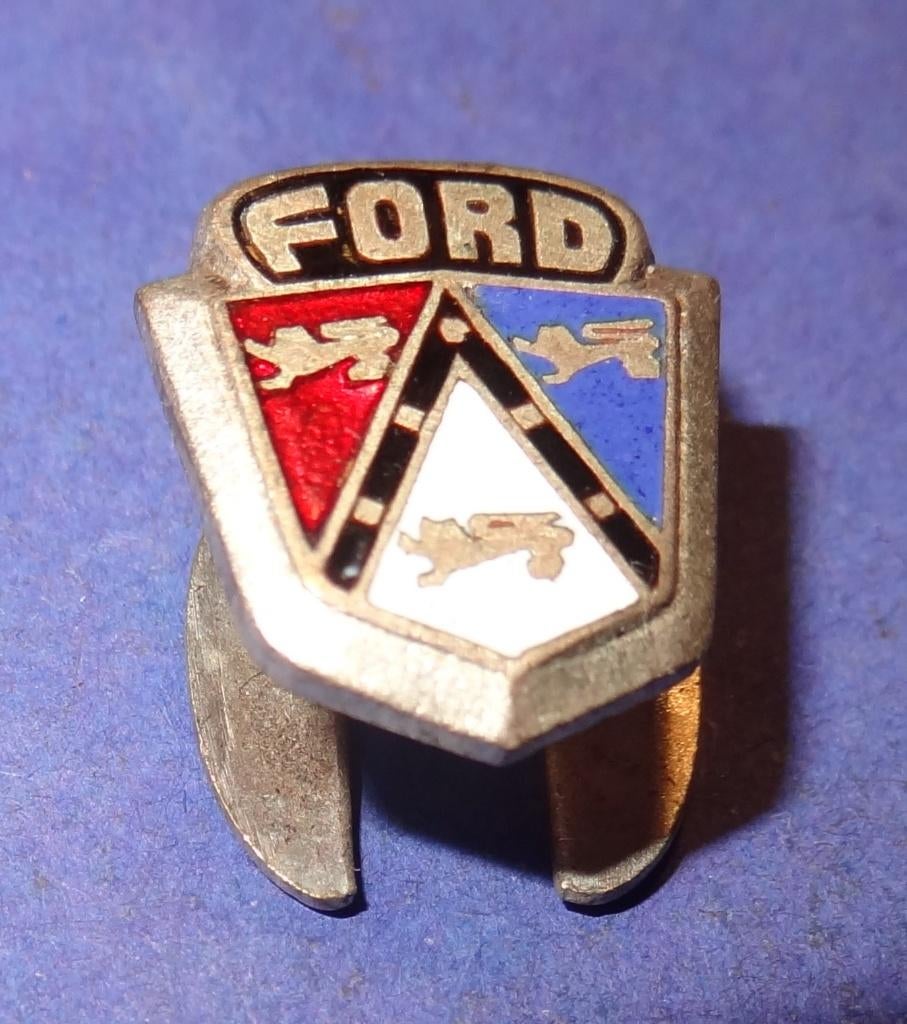 Ford Geemailleerde Revers Knoop 16 x 14 mm Nummer 222, Verzenden, Gebruikt, Transport, Speldje of Pin