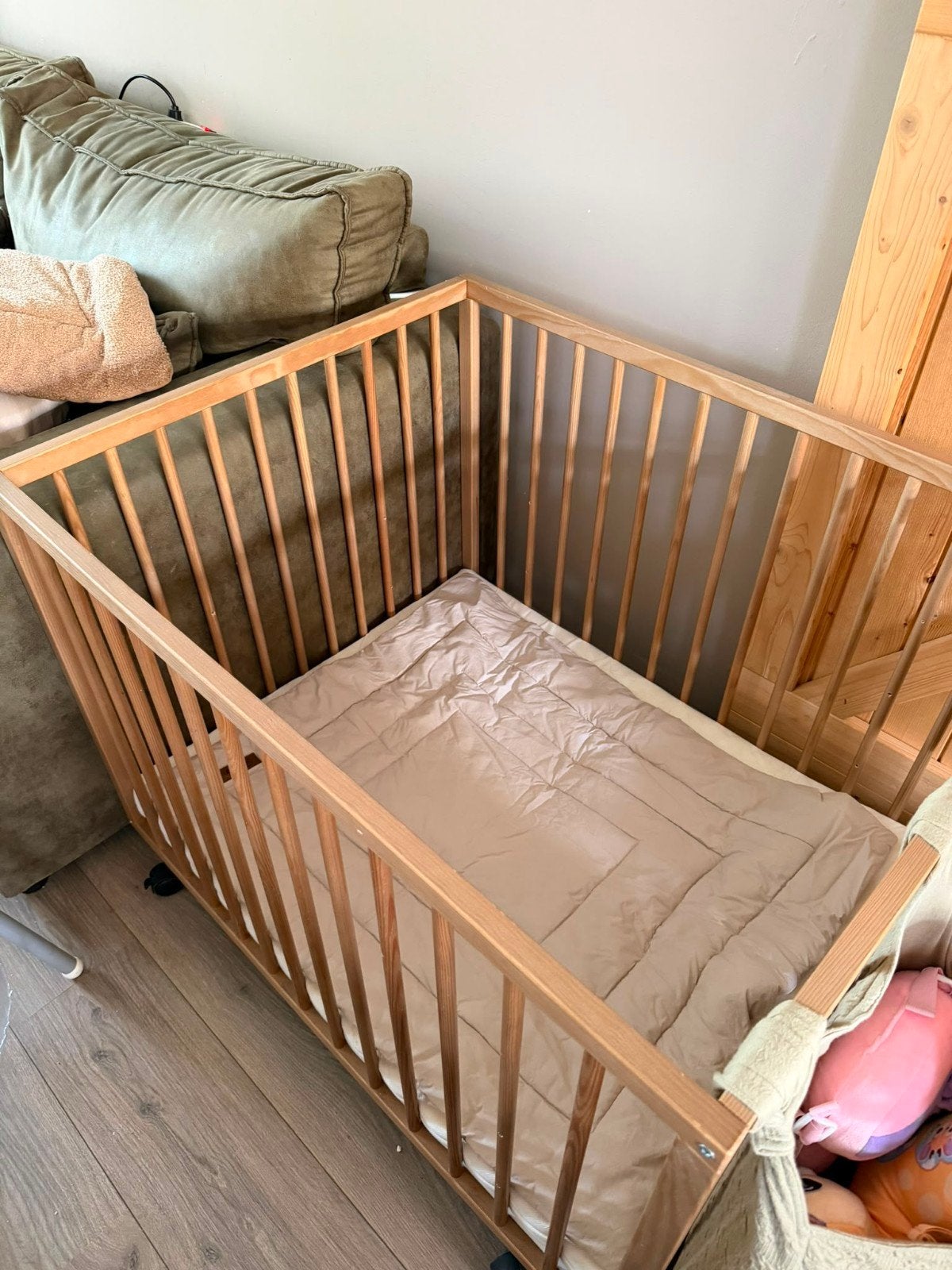 Box met matras en kleed - kleine gebruiksporen, Ophalen, Gebruikt, Rechthoekig, Wieltjes