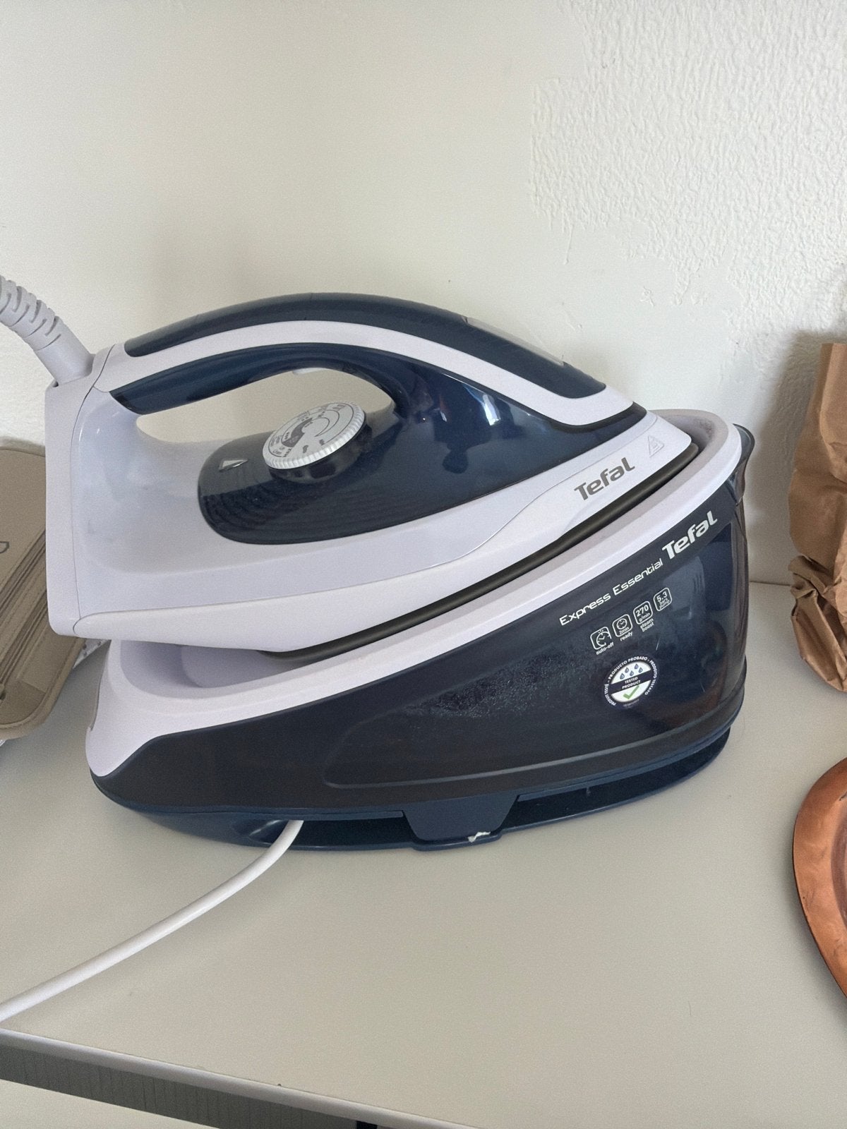 Tefal Express Essential stoomstrijkijzer - 1 jaar oud, Ophalen, Zo goed als nieuw, Strijkijzer met snoer