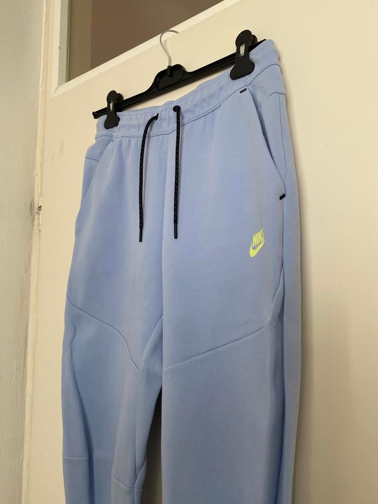 Nike tech fleece trainingsbroek, Zo goed als nieuw, Algemeen, Maat 46 (S) of kleiner, Verzenden