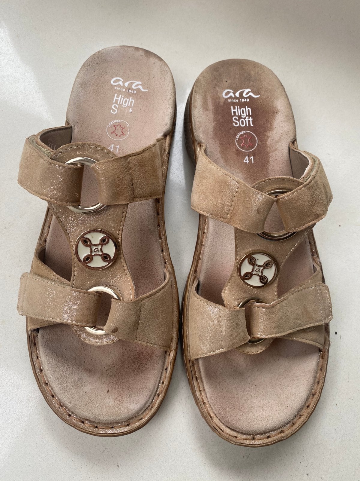 Mooie slippers van Ara mt.41, Slippers, Beige, Ophalen of Verzenden, Zo goed als nieuw