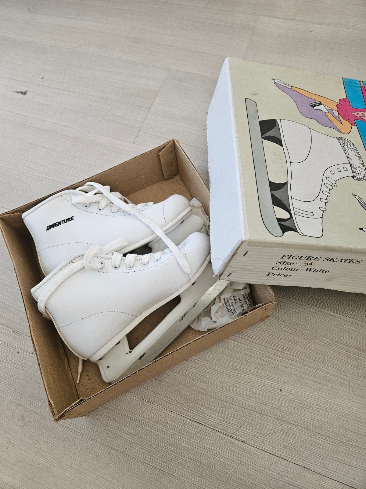 Nieuwe kunstschaatsen voor kinderen - Wit en Zwart, Sport en Fitness, Ophalen of Verzenden, Nieuw, Kunstschaatsen, Zandstra