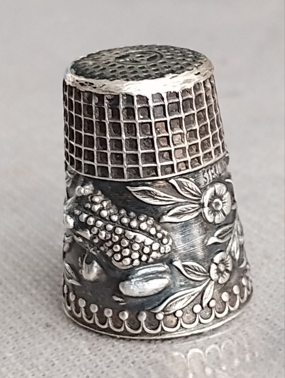 Vingerhoedje zilver heel mooi en gemerkt, Ophalen of Verzenden, Zo goed als nieuw