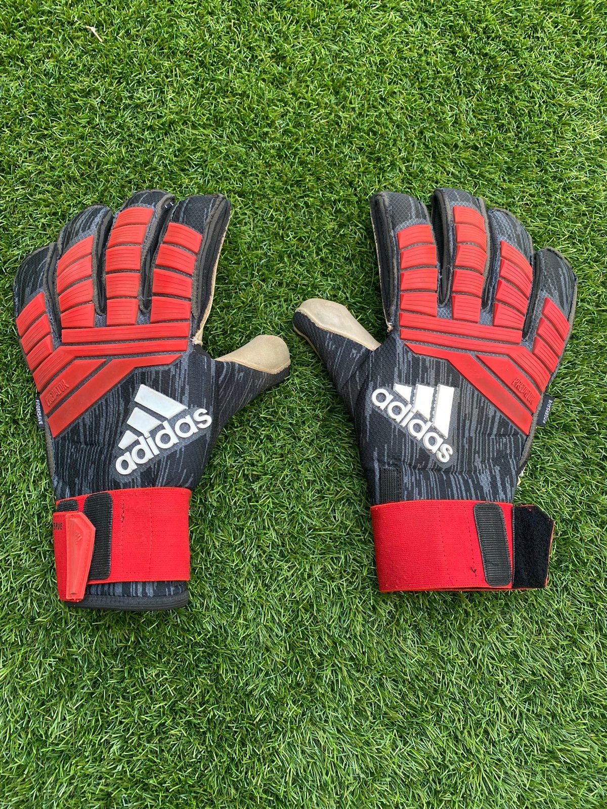 2 paar adidas keepershandschoenen maat 11, Sport en Fitness, Voetbal, Ophalen of Verzenden, Gebruikt, Handschoenen