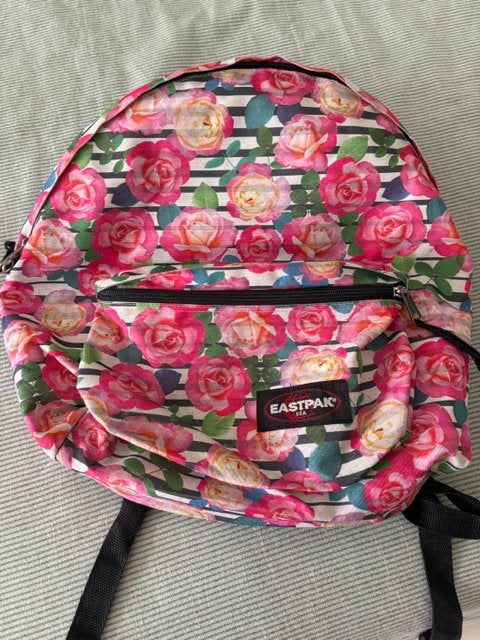 Eastpak met rozen, Sieraden, Tassen en Uiterlijk, Tassen | Rugtassen, Ophalen of Verzenden, Eastpak, 30 tot 45 cm