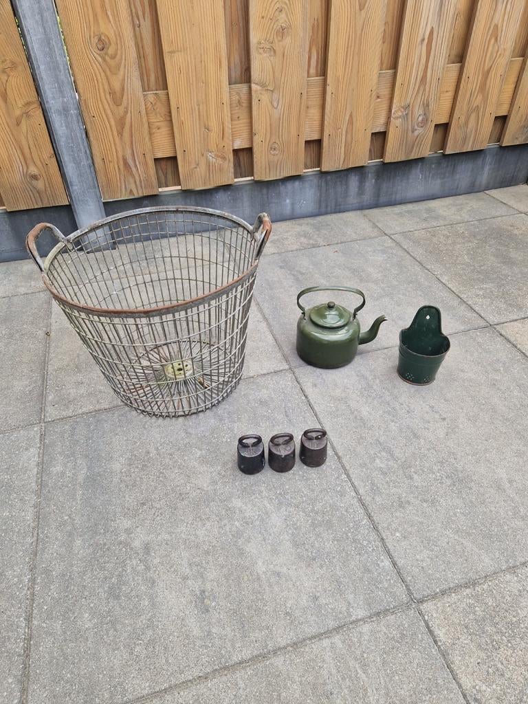 Oude Tuindecoratie,  aardappelmand  , Emaille, gewichten, Ophalen