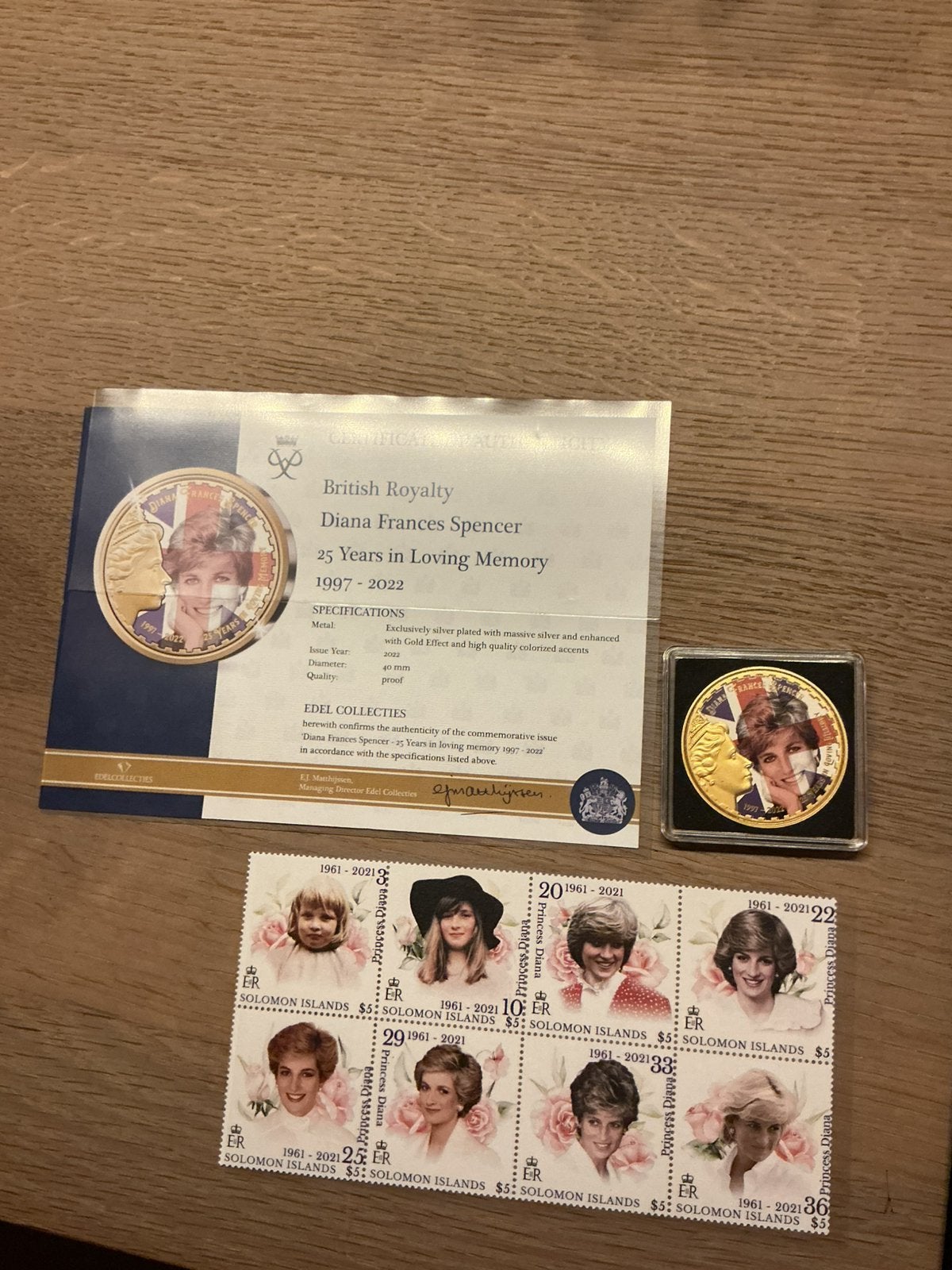 Postzegelvel en munt Diana Spencer, Ophalen of Verzenden, Koningin Beatrix, Overige waardes