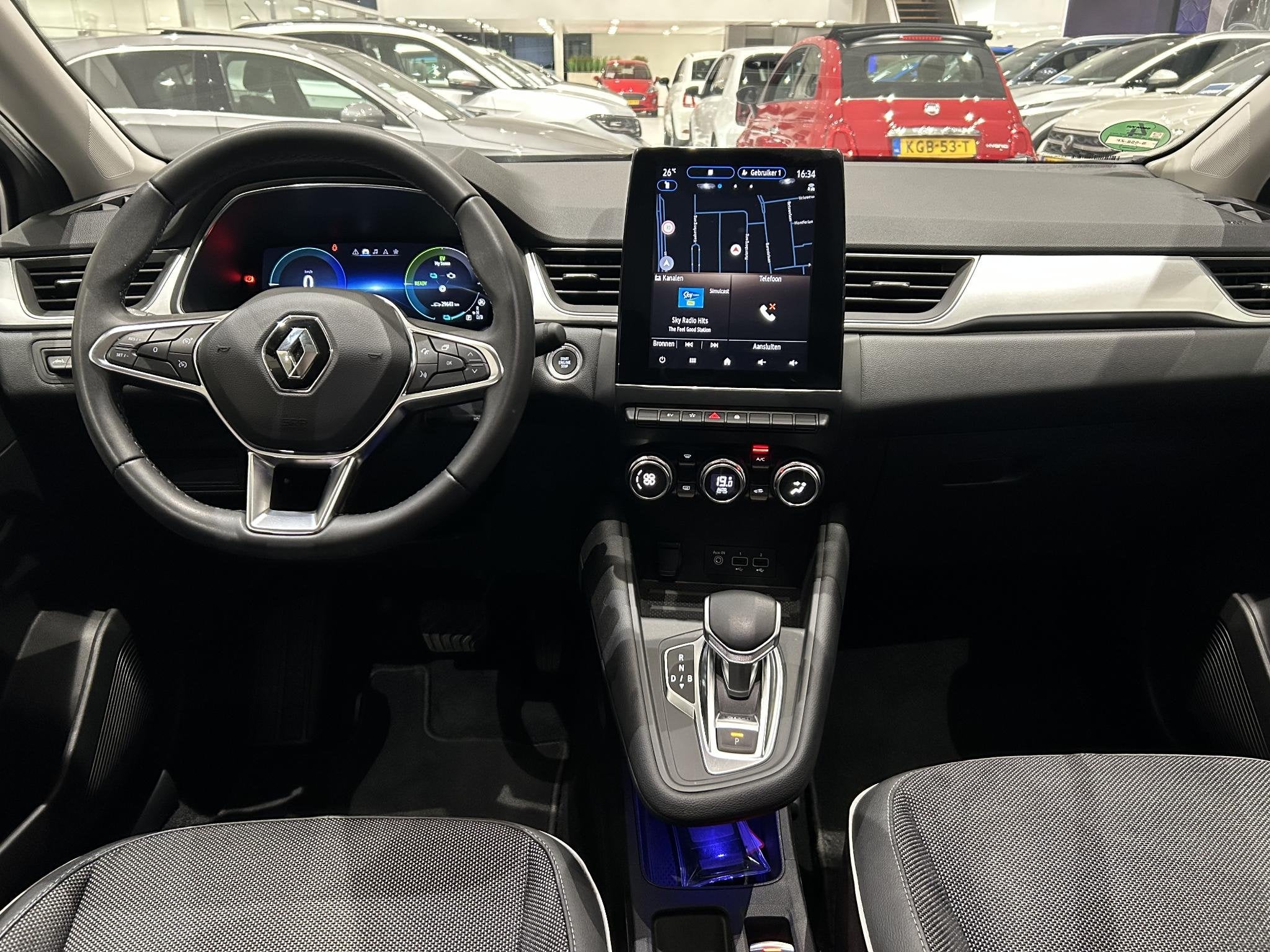 Renault Captur 1.6 E-Tech full hybrid 145 techno | Trekhaak, Gebruikt, 715 kg, Leder en Stof, Origineel Nederlands