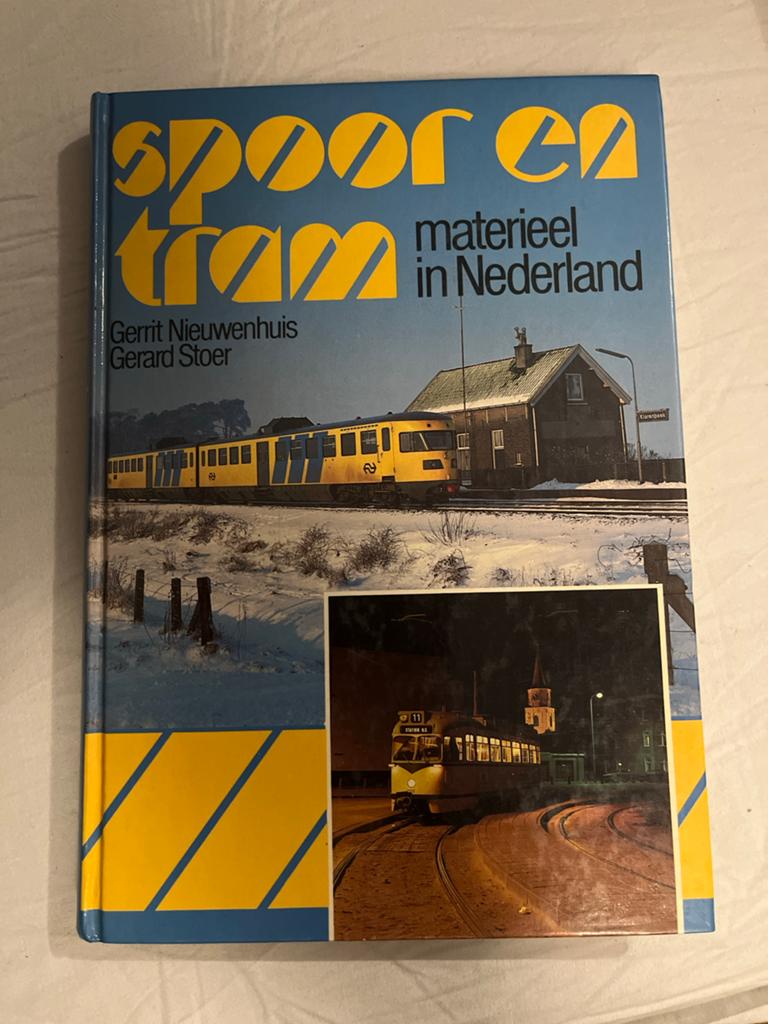 Spoor en Tram Materieel in Nederland - Gerrit Nieuwenhuis, Ophalen of Verzenden, Gebruikt, Trein, Boek of Tijdschrift
