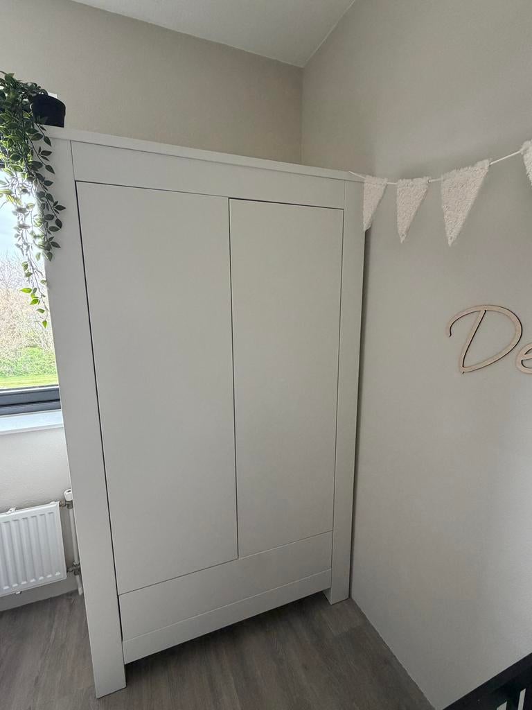 Kidsmill Alaska witte kledingkast met planken en hangruimte, Huis en Inrichting, Ophalen, Gebruikt, 100 tot 150 cm, Met lade(s)