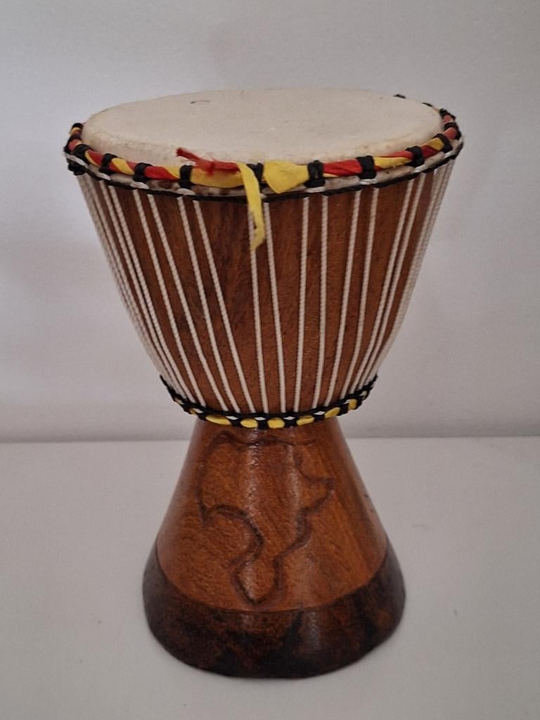 Mooie handgemaakte kleine djembe - Afrikaanse trommel, Muziek en Instrumenten, Ophalen of Verzenden, Zo goed als nieuw, Trommel