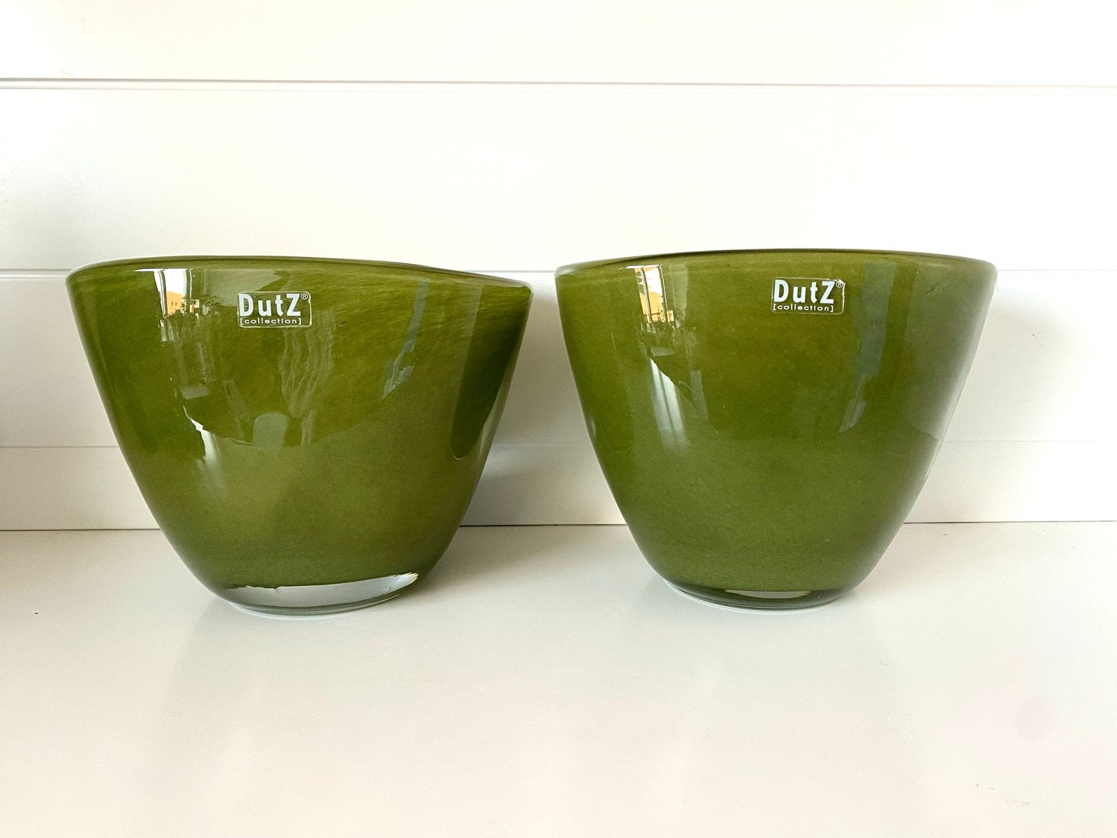 Set van 2 DutZ glazen vazen/windlichten - Olijfgroen, Huis en Inrichting, Woonaccessoires | Vazen, Handgemaakt, Ophalen of Verzenden