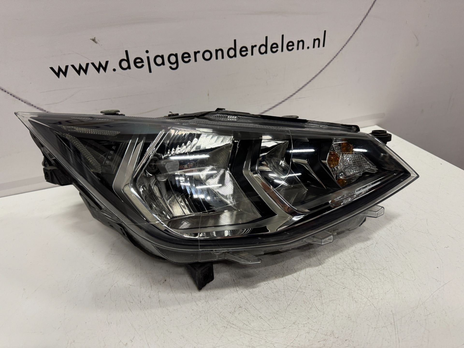 SEAT IBIZA ARONA KOPLAMP H7 LED RECHTS 6F1941016B, Gebruikt, Autovia A-2, Km 585 585
08760  Martorell, ES, Ophalen of Verzenden