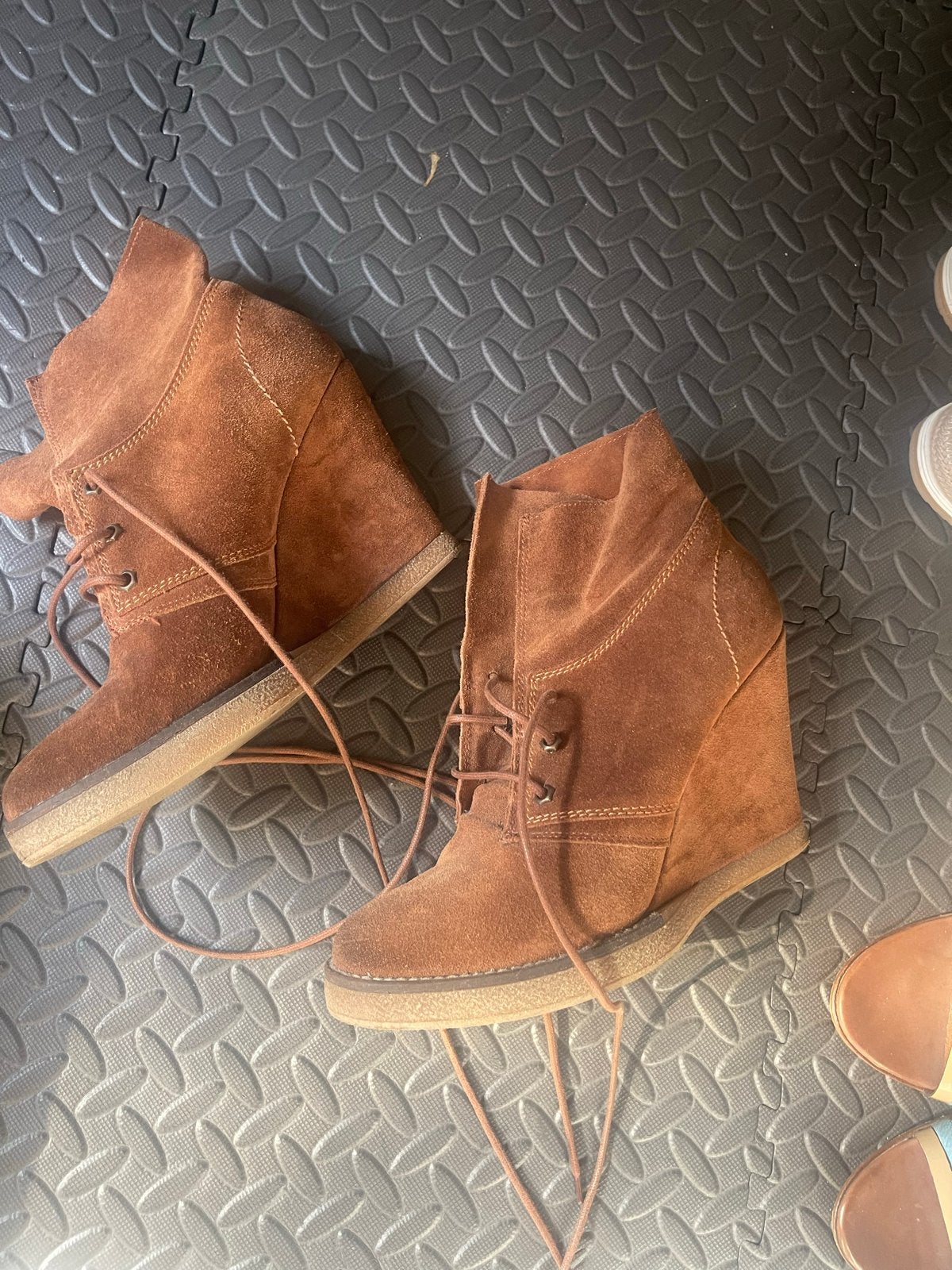 Bruine suède enkellaarzen met sleehak - Maat 41, Kleding | Dames, Schoenen, Bruin, Lage of Enkellaarzen, Ophalen of Verzenden