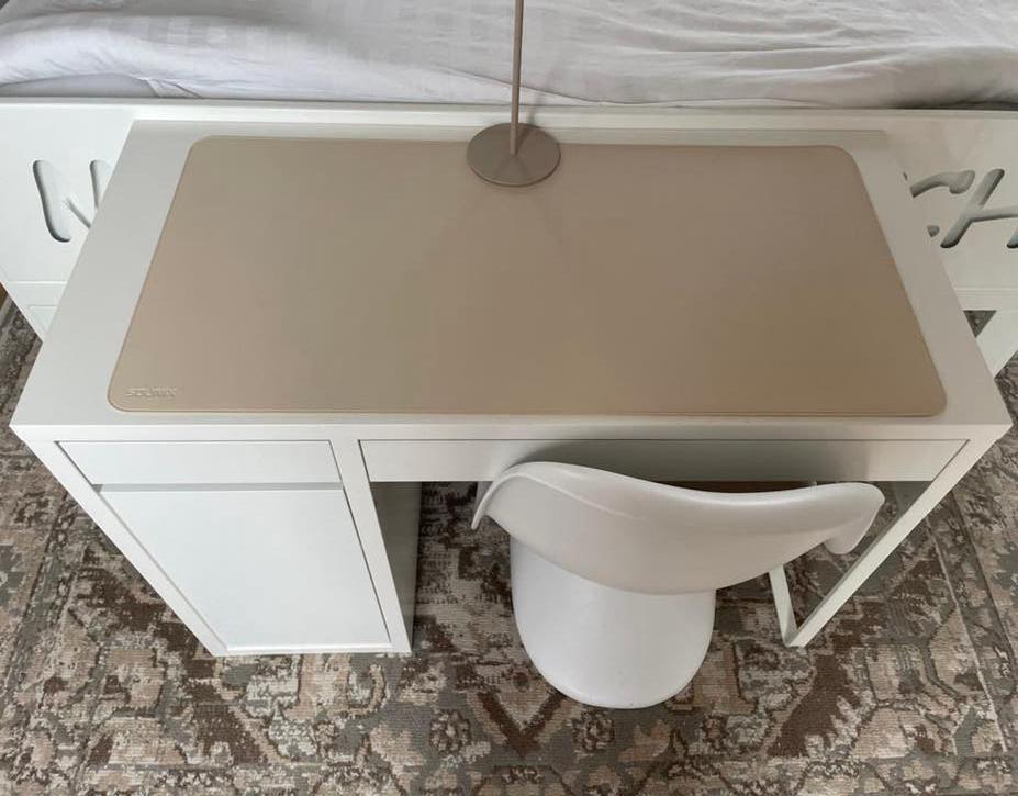 Design stoel & IKEA MICKE bureau, Ophalen, Gebruikt, Kabelgoot, IKEA