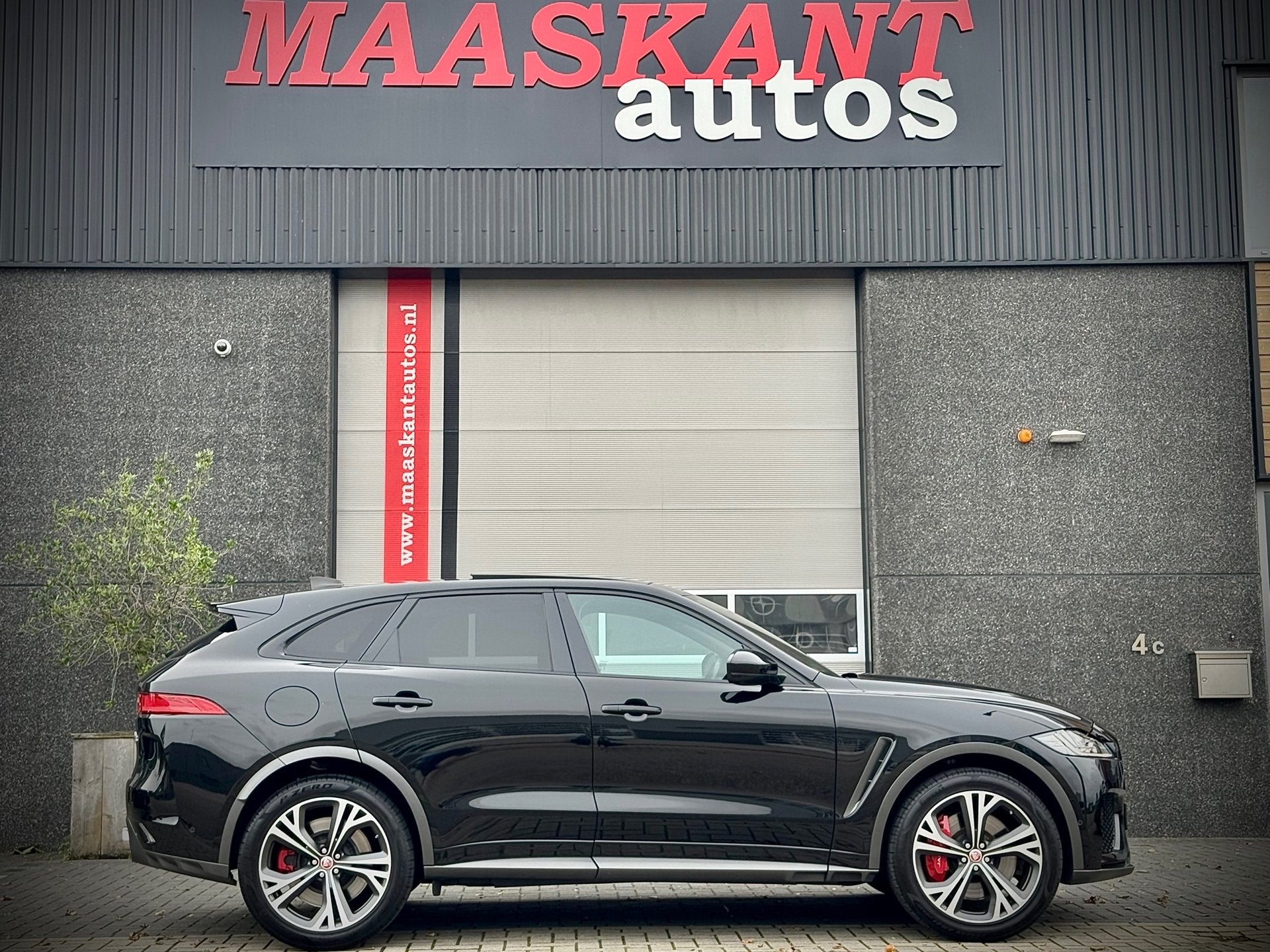 Jaguar F-PACE 5.0 V8 S/C AWD SVR / 550pk / Santorini black /, Auto's, Automaat, Zwart, Leder, Bedrijf