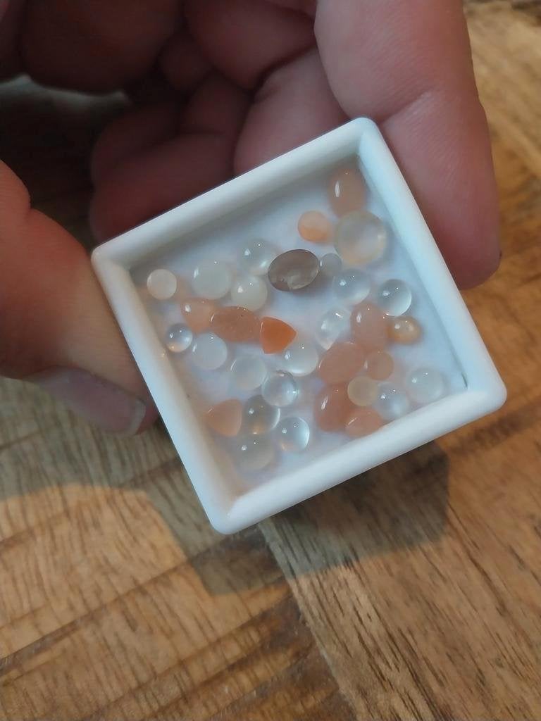 Mini mix van ovaal rond en triljant geslepen maansteen, Ophalen of Verzenden, Zo goed als nieuw