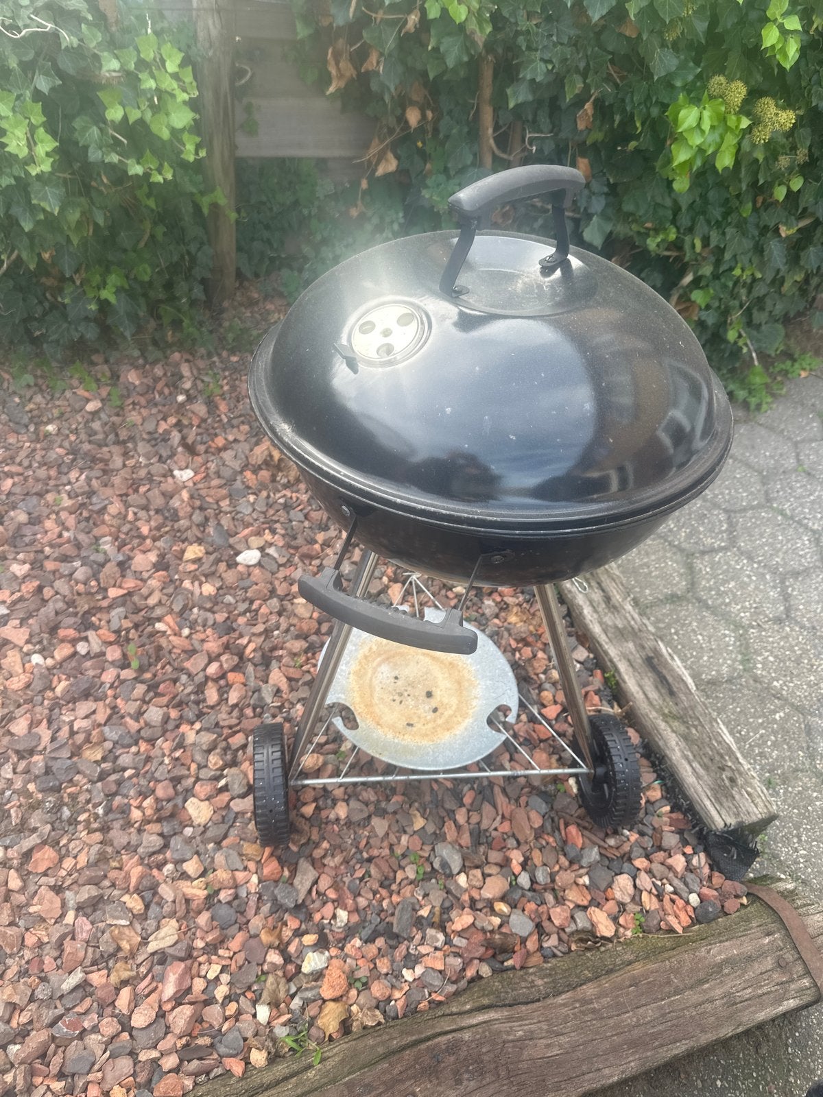 Compacte BBQ op wielen - Ideaal voor kleine ruimtes, Ophalen, Gebruikt