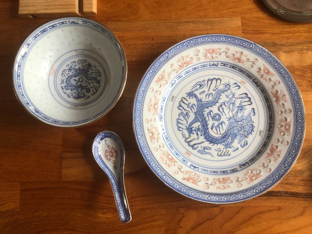 Set van 4 Chinese porseleinen borden en kommen met 3 lepels, Huis en Inrichting, Keuken | Servies, Zo goed als nieuw, Compleet servies