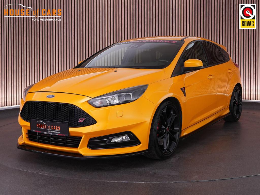 Ford Focus 2.0 296pk ST-3 |Stage 2 REVO|Milltek|Maxton|Apple, 15 km/l, Gebruikt, 1337 kg, Leder