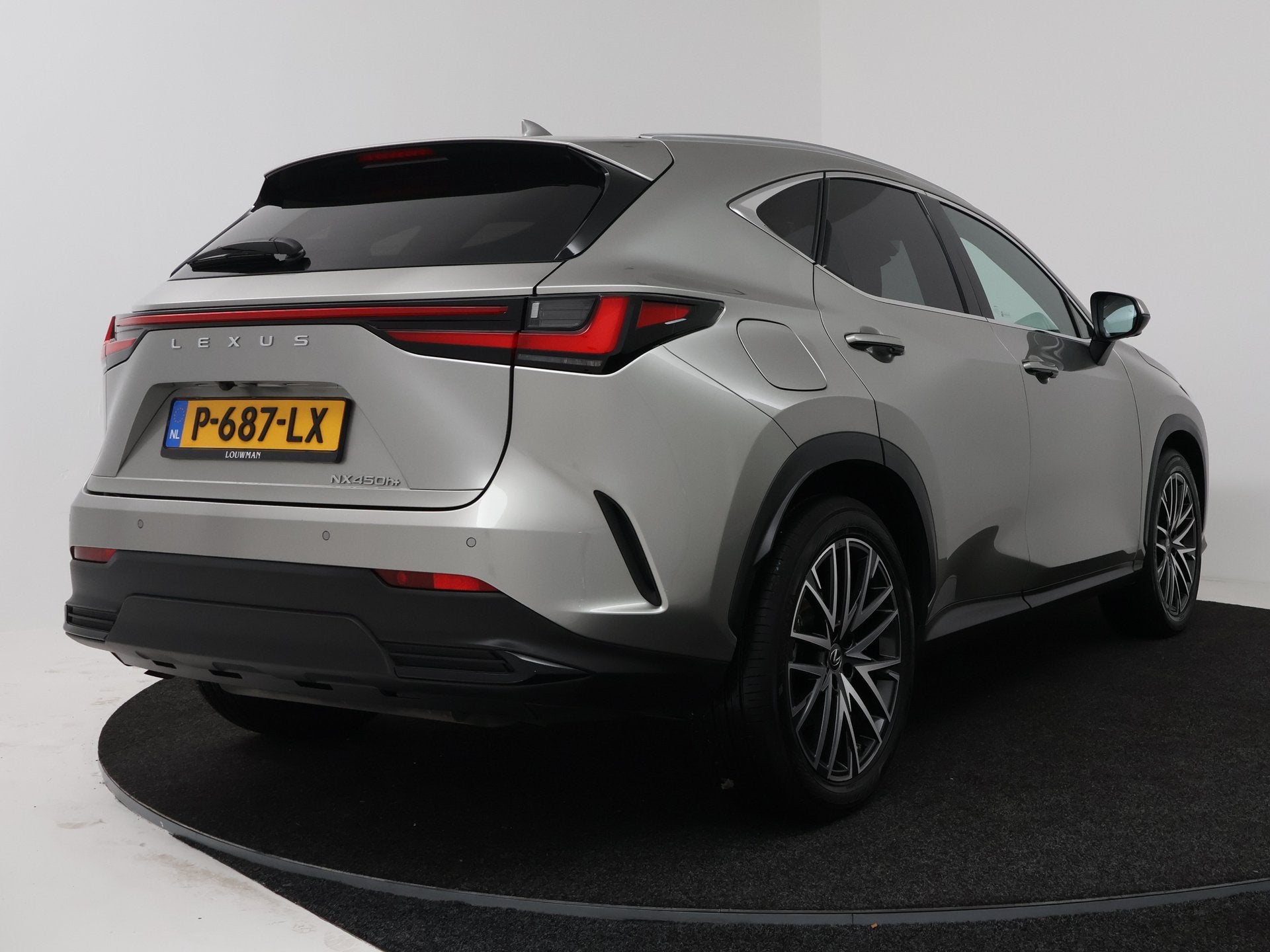 Lexus NX 450h+ AWD Launch Edition | Schuif-Kanteldak | PDC |, Auto's, Automaat, 12 maanden, Gebruikt, 4 cilinders