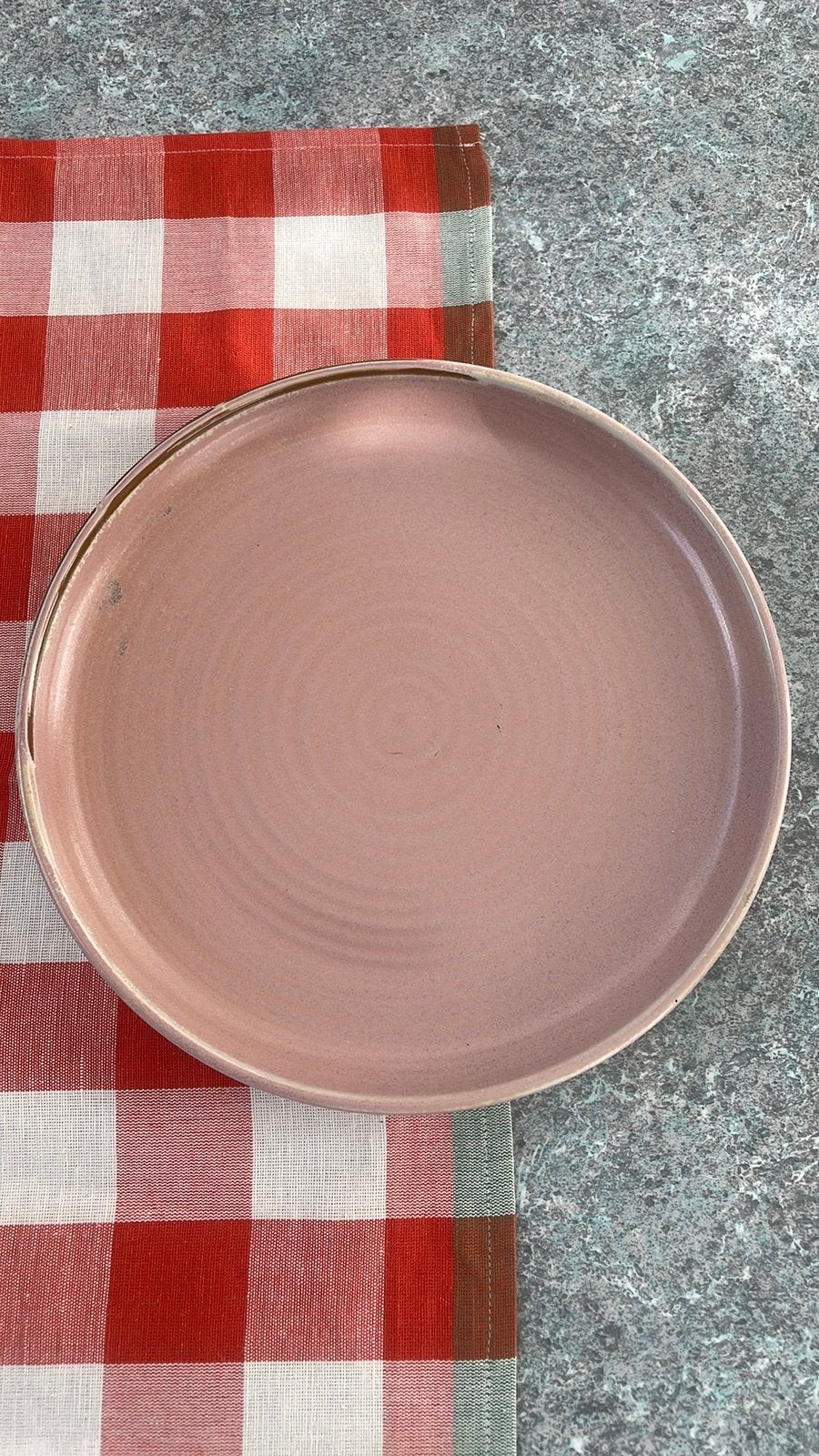 HKLiving plat bord roze 27cm., Huis en Inrichting, Steen, Overige merken, Ophalen of Verzenden, Zo goed als nieuw