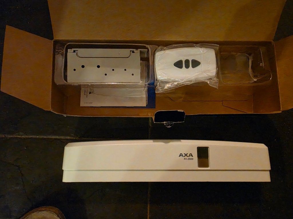 AXA raam opener RV-2900 nieuw in doos, Ophalen of Verzenden, Nieuw, Overige materialen, Slot
