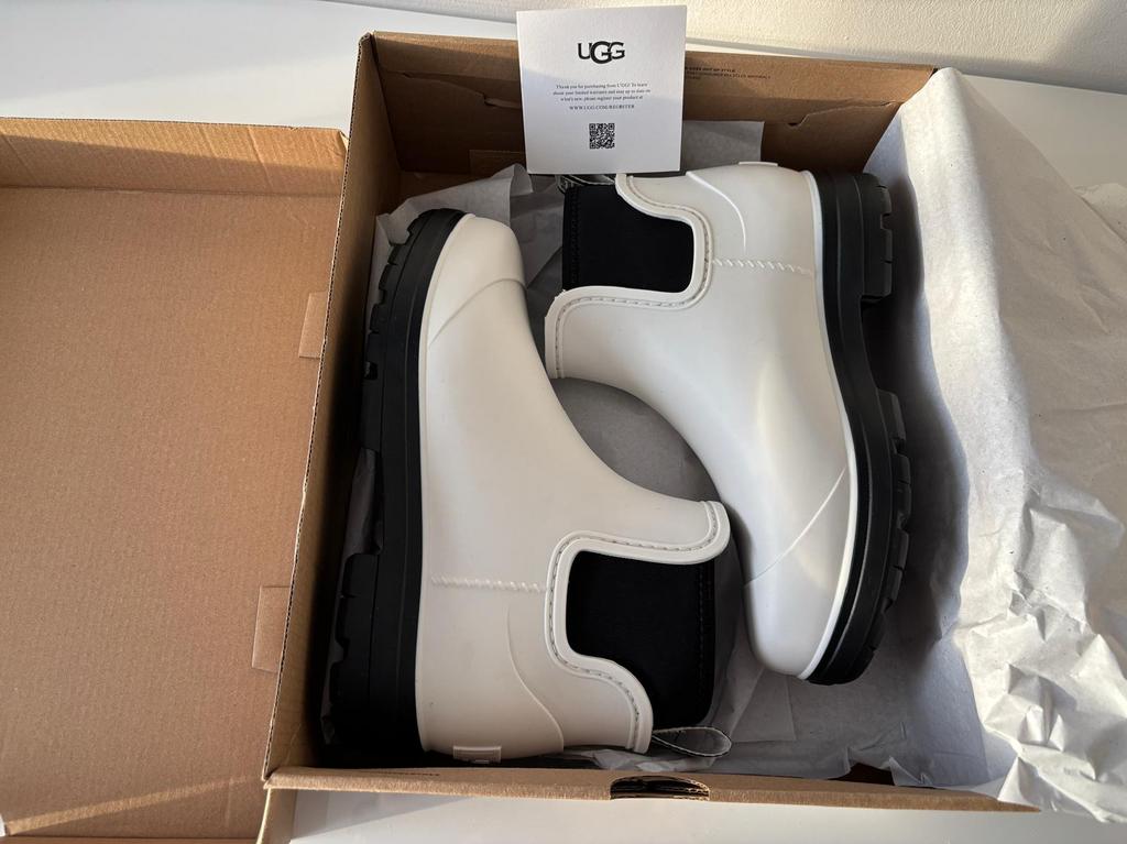 UGG enkellaarzen maat 40 Origineel, Kleding | Dames, Schoenen, Ophalen of Verzenden, Zo goed als nieuw, Zwart