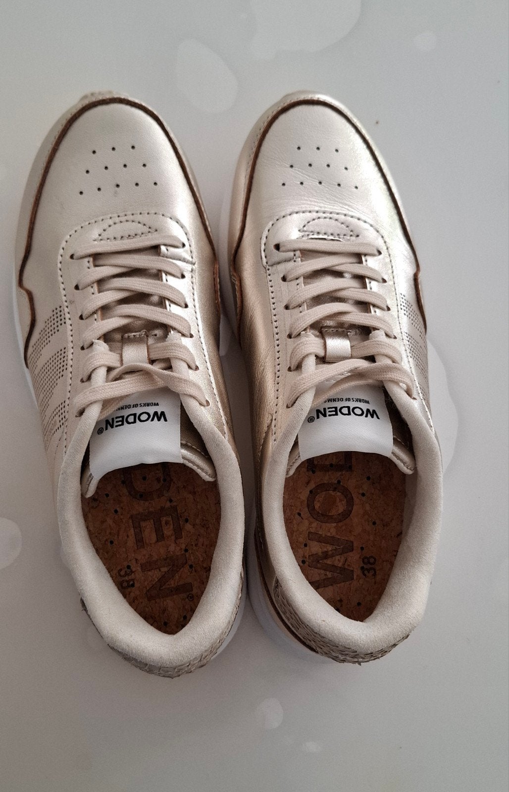 WODEN Sneakers - Goudkleurig - Maat 38 - Zo goed als nieuw, Ophalen, Overige kleuren, WODEN, Sneakers of Gympen