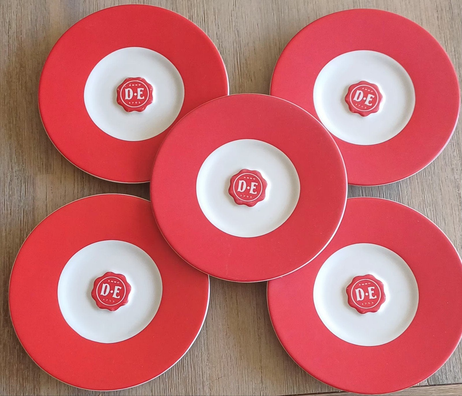 5x Douwe Egberts D.E. schotels rood/wit, Gebruikt, Overige merken, Keramiek, Ophalen of Verzenden