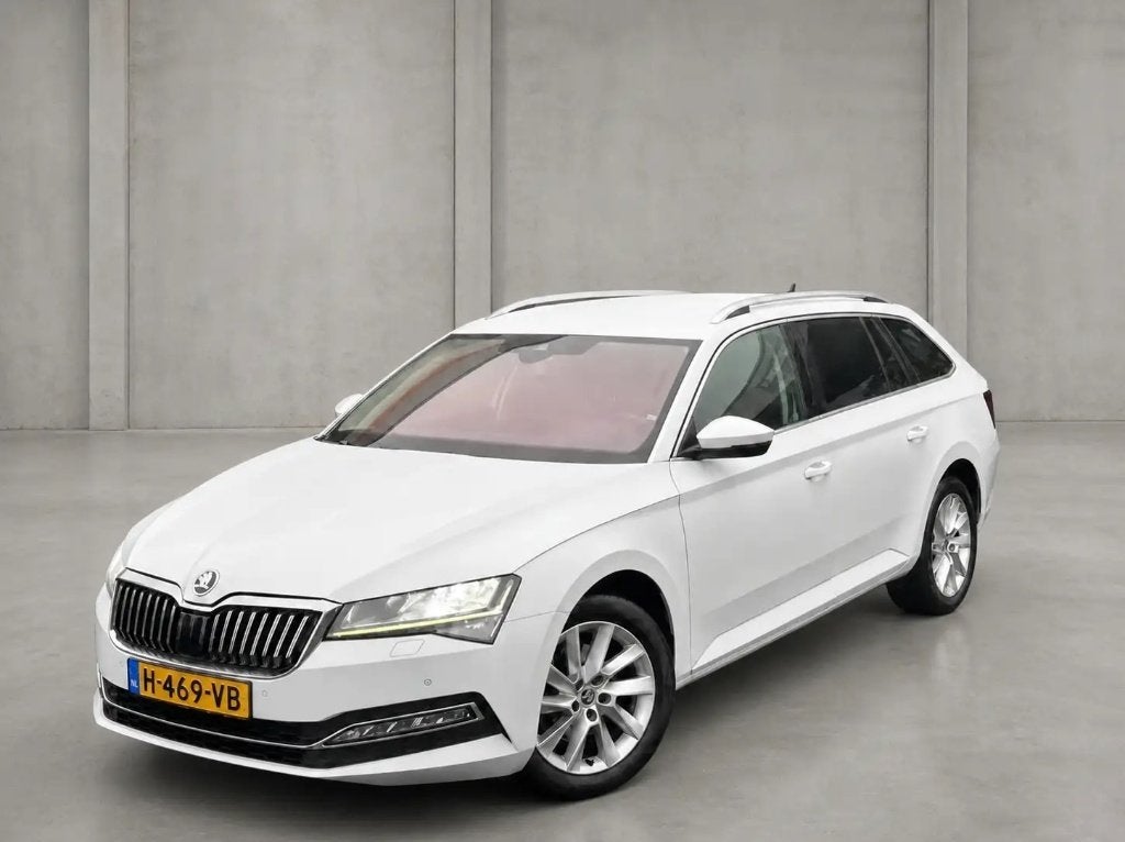 Skoda Superb Combi DSG | BTW | ACC | CarPlay | Trekhaak, Verwarming stoelen achter, Stof, 1498 cc, 4 cilinders