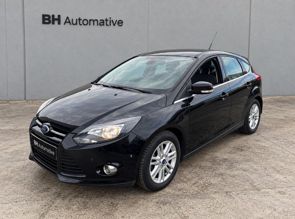 Ford Focus 1.0 Ecoboost 92KW 5D 2014 Zwart, Dealer onderhouden, 125 pk, Geheel digitaal combi-instrument, Zwart
