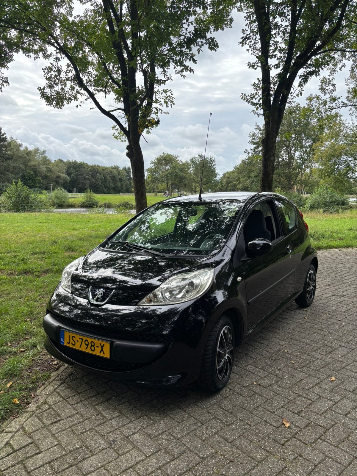 Peugeot 107 1.0 12V 3DR 2007 Zwart, Voorwielaandrijving, Stof, 4 stoelen, Centrale vergrendeling