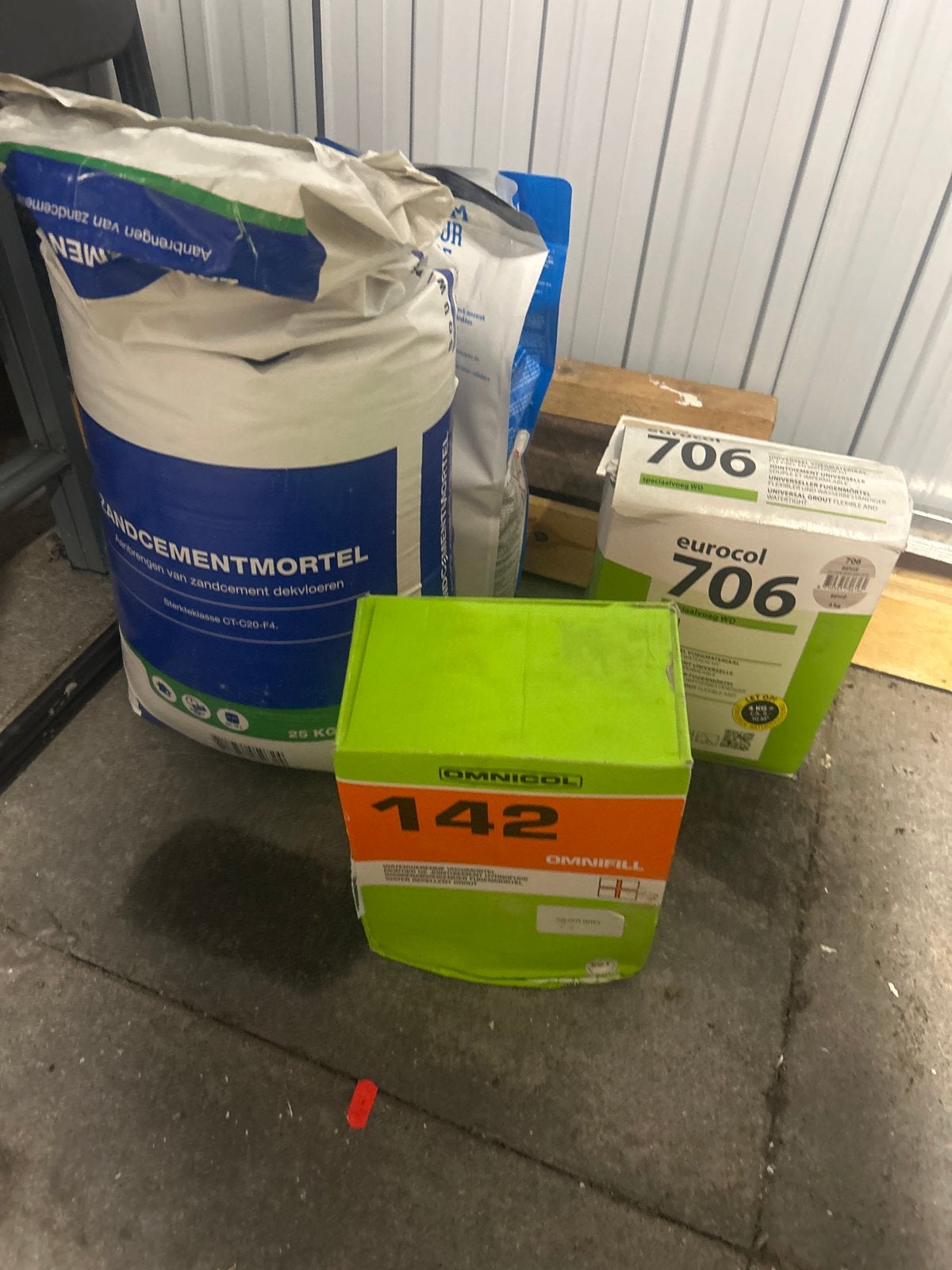Diverse bouwmaterialen: tegelijm, zandcement, mortel, Doe-het-zelf en Verbouw, Ophalen, Gebruikt, Overige typen