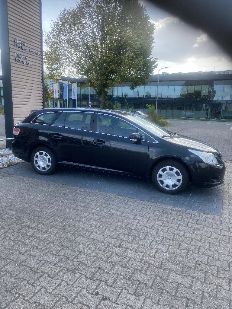 Toyota Avensis 1.8/ 2009/ Airco/Apk:14-02-2027, Auto's, Voorwielaandrijving, Dealer onderhouden, Avensis, Zwart