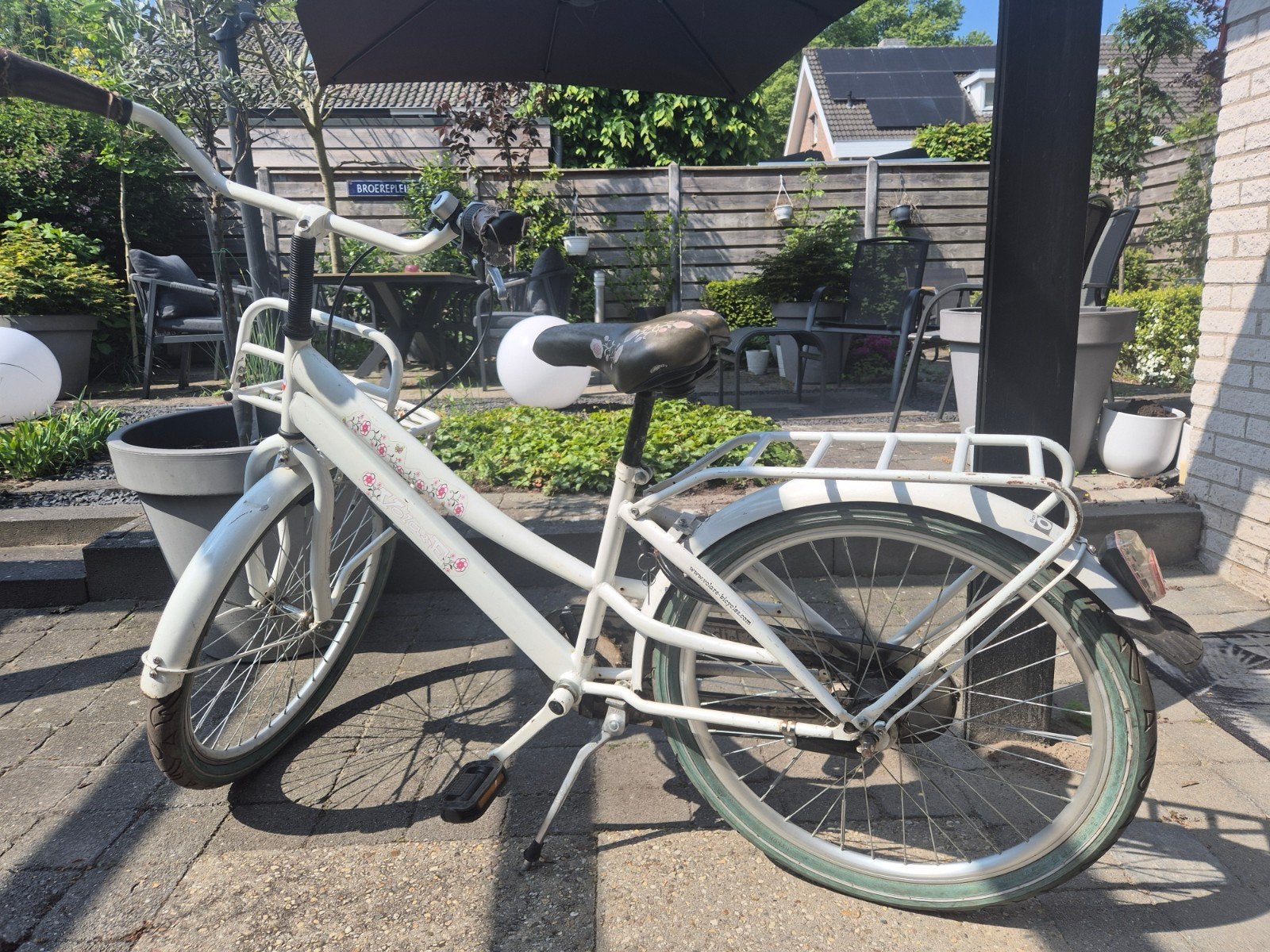 Witte kinderfiets met voordrager en bagagedrager, Terugtraprem, Gebruikt, Versnellingen, Ophalen