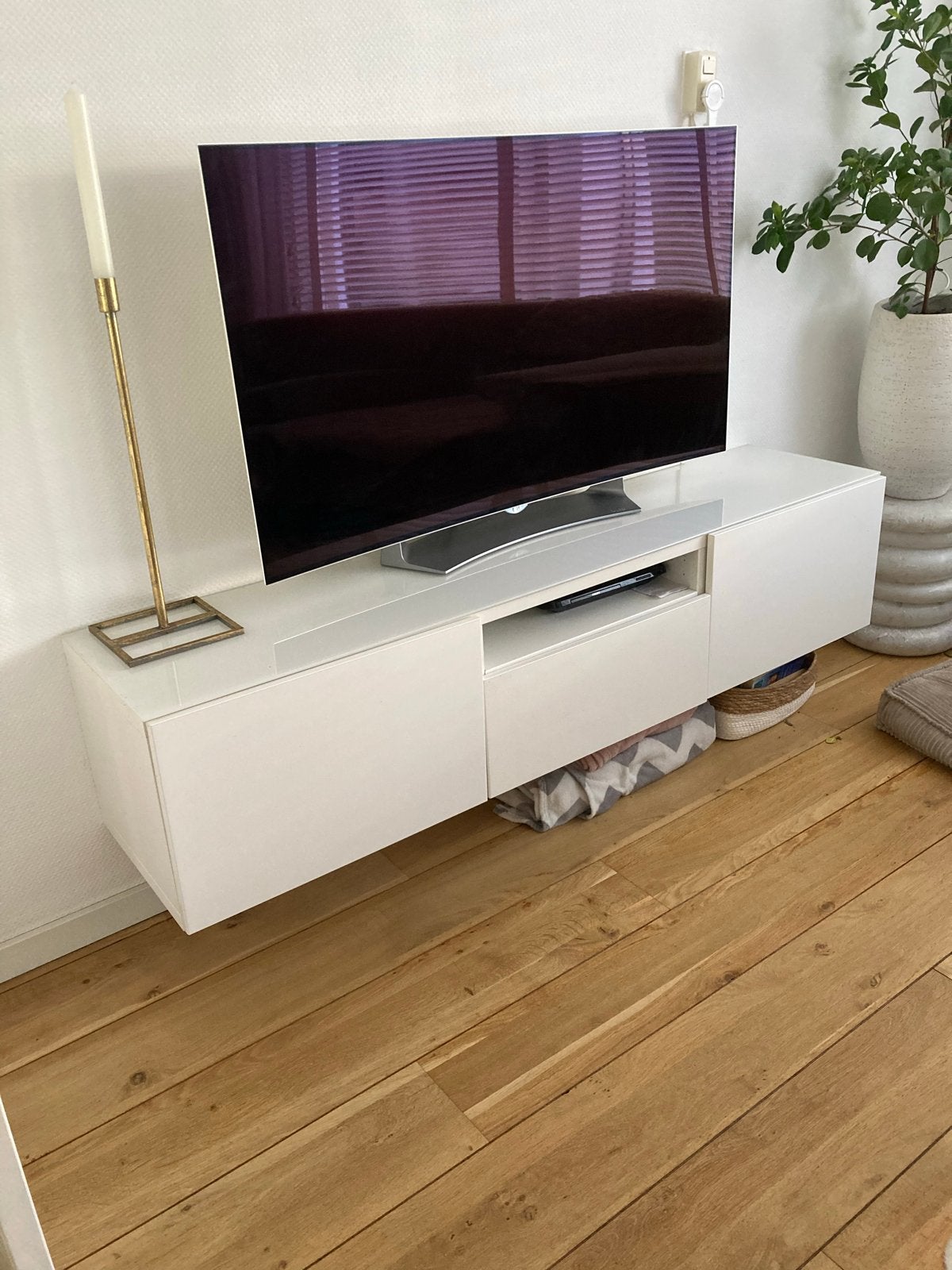 Modern wit tv-meubel met gazen plaat - 180x42x38 cm, Ophalen, Overige materialen, 150 tot 200 cm, Zo goed als nieuw
